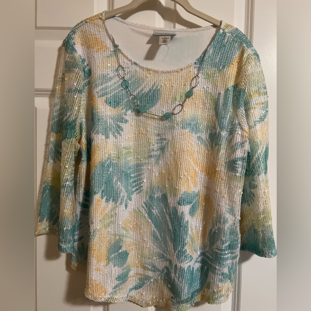 EUC Alfred Dunner top with attached necklace. Size PL
